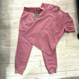 Figs Women's Scrub Set in Pink